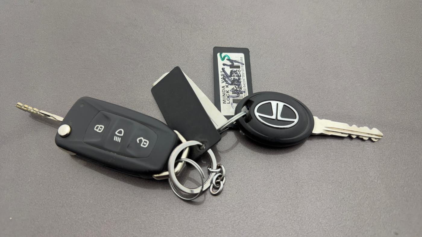 2018 Tata TIGOR XTA PETROL, Petrol, Automatic, 48,209 km, Key Close Up