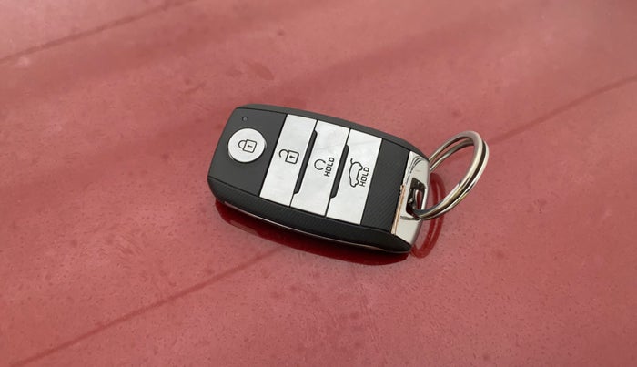 2023 KIA CARENS LUXURY PLUS 1.5 DIESEL AT 7 STR, Diesel, Automatic, 34,502 km, Key Close Up