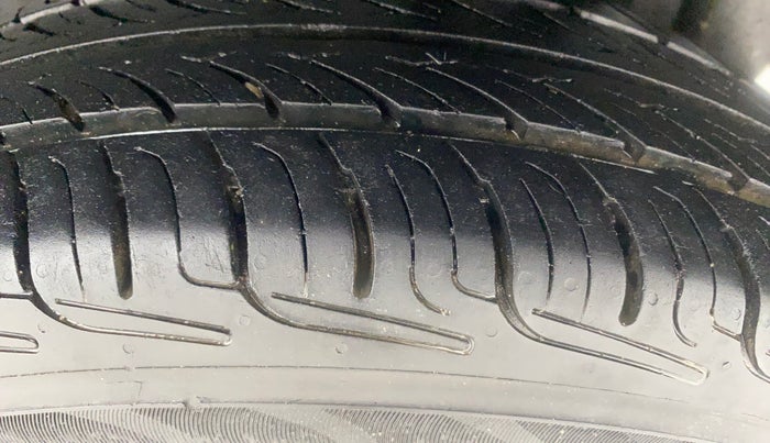 2017 Maruti Swift VXI, Petrol, Manual, 77,282 km, Left Rear Tyre Tread