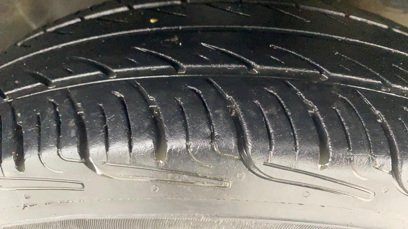 2017 Maruti Swift VXI, Petrol, Manual, 77,282 km, Right Front Tyre Tread