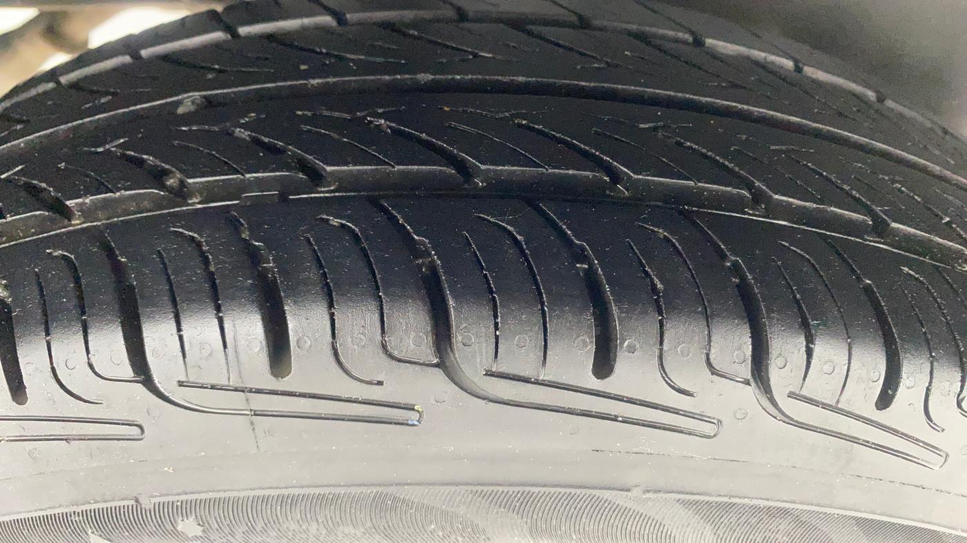 2017 Maruti Swift VXI, Petrol, Manual, 77,282 km, Right Rear Tyre Tread