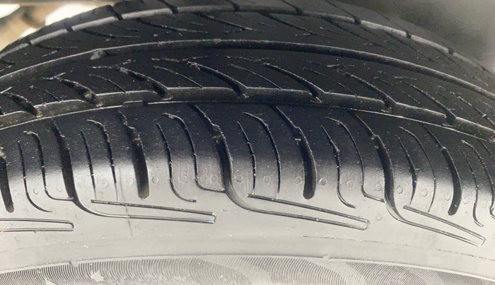 2017 Maruti Swift VXI, Petrol, Manual, 77,282 km, Right Rear Tyre Tread