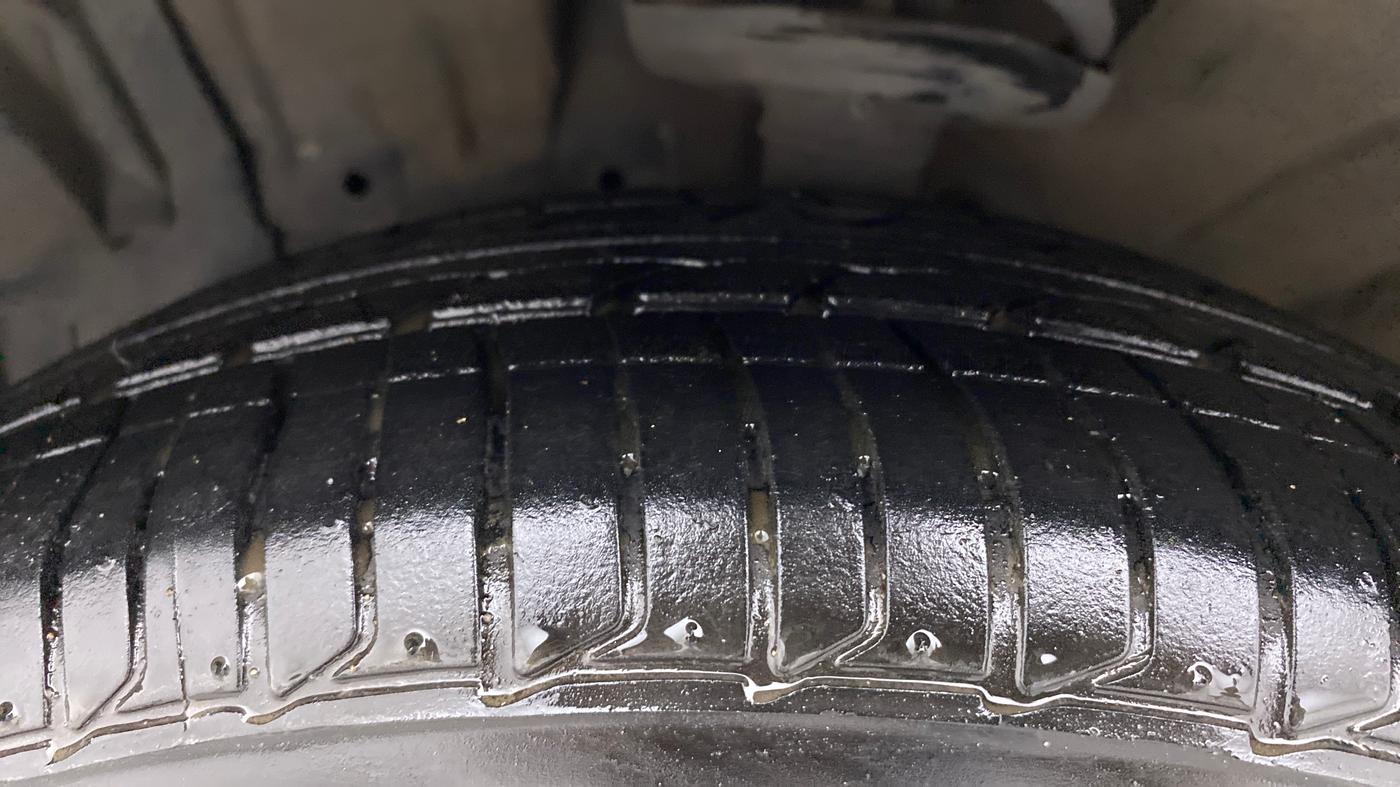 2010 Honda Civic 1.8L I-VTEC V MT, Petrol, Manual, 1,12,814 km, Left Front Tyre Tread