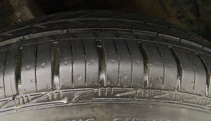 2012 Maruti Swift VDI, Diesel, Manual, 63,847 km, Left Front Tyre Tread