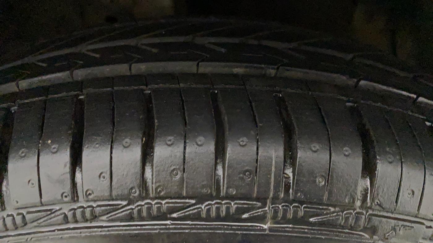 2012 Maruti Swift VDI, Diesel, Manual, 63,847 km, Right Front Tyre Tread