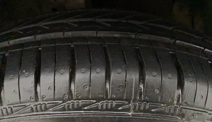 2012 Maruti Swift VDI, Diesel, Manual, 63,847 km, Right Front Tyre Tread