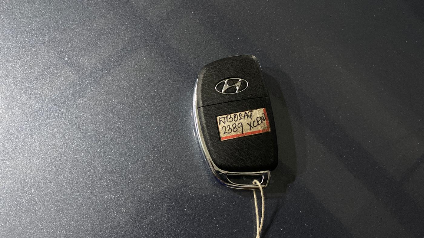 2014 Hyundai Xcent S (O) 1.2, Petrol, Manual, 40,084 km, Key Close Up