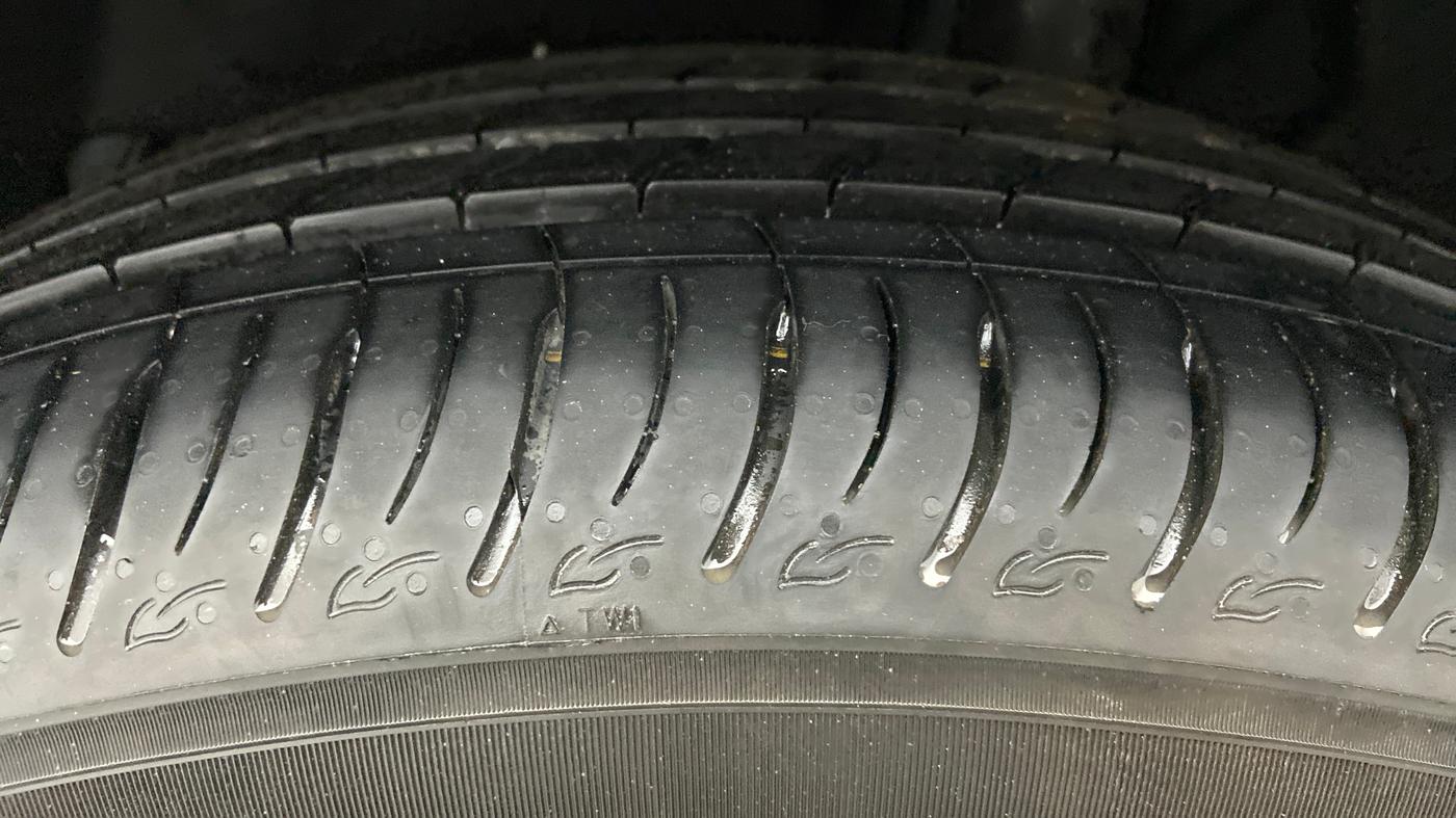 2021 Mahindra XUV700 AX 7 P MT 7 STR, Petrol, Manual, 4,426 km, Left Rear Tyre Tread