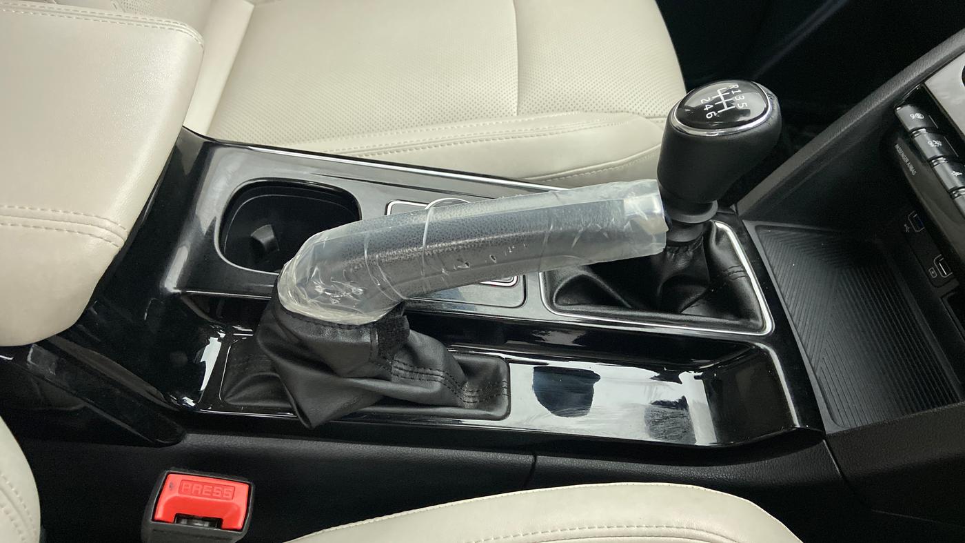 2021 Mahindra XUV700 AX 7 P MT 7 STR, Petrol, Manual, 4,426 km, Gear Lever