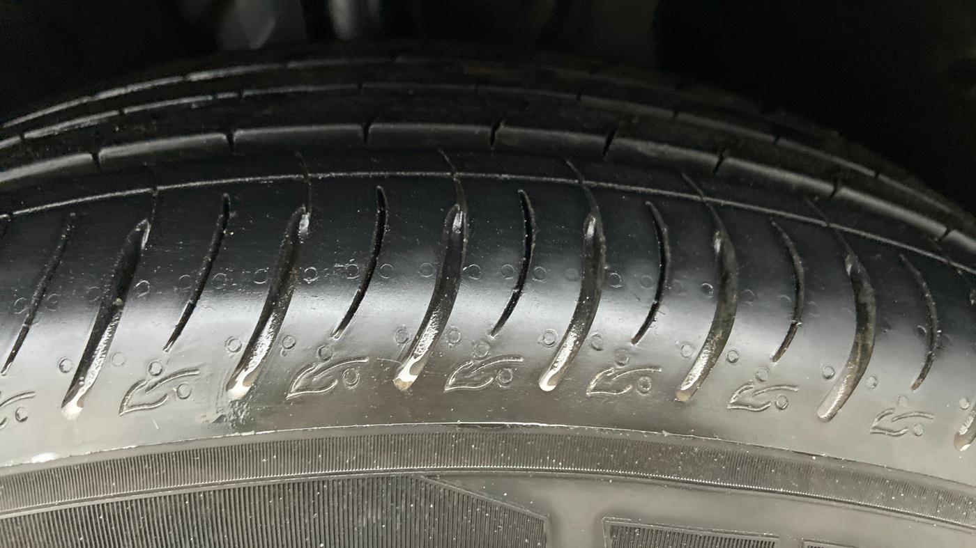 2021 Mahindra XUV700 AX 7 P MT 7 STR, Petrol, Manual, 4,426 km, Left Front Tyre Tread