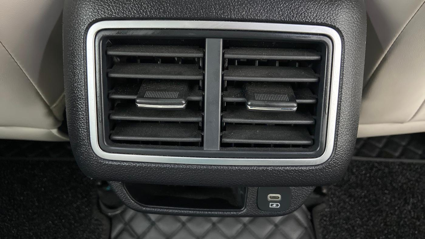 2021 Mahindra XUV700 AX 7 P MT 7 STR, Petrol, Manual, 4,426 km, Rear AC Vents