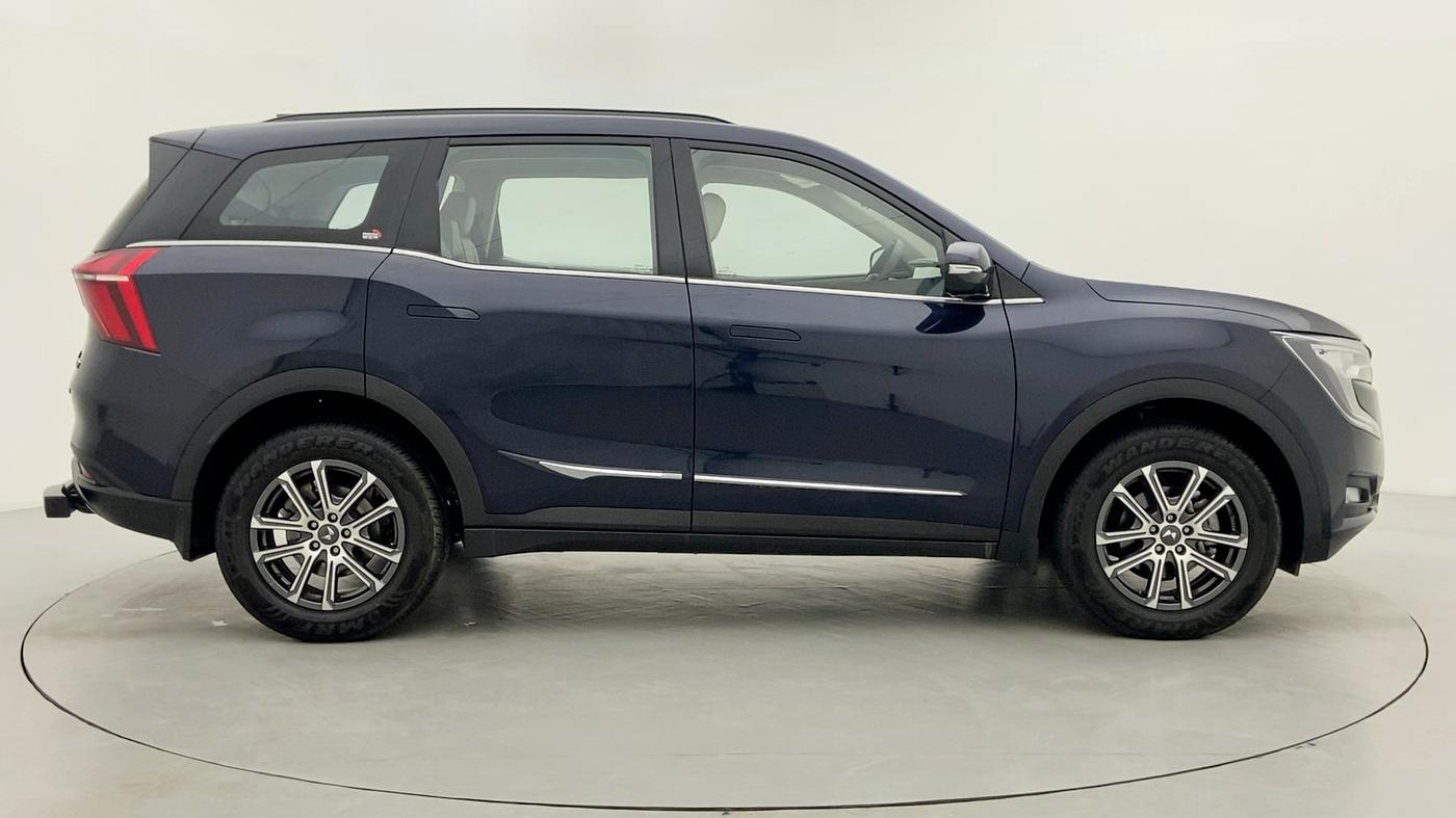 2021 Mahindra XUV700 AX 7 P MT 7 STR, Petrol, Manual, 4,426 km, Right Side View