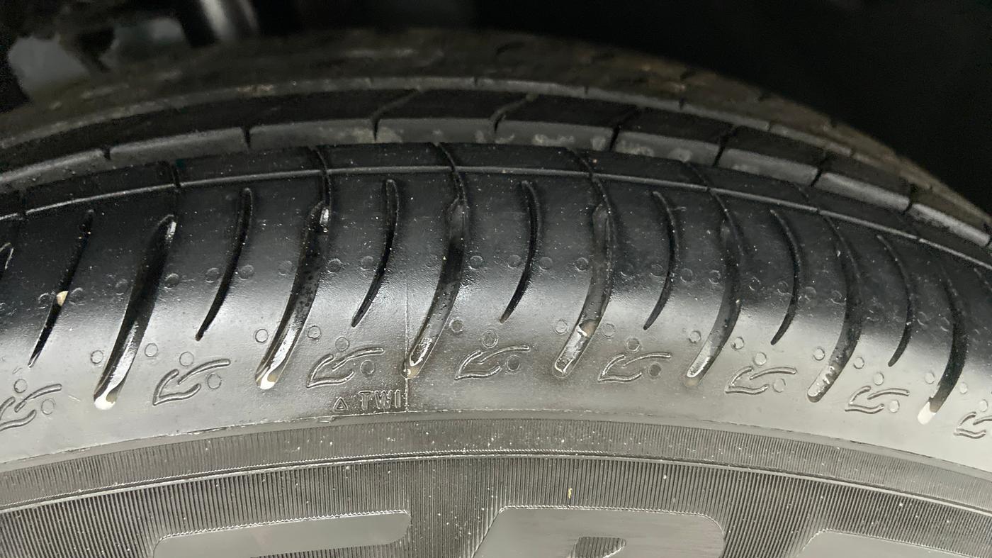 2021 Mahindra XUV700 AX 7 P MT 7 STR, Petrol, Manual, 4,426 km, Right Front Tyre Tread