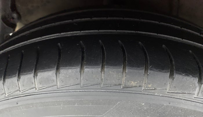 2021 Hyundai AURA S 1.2, Petrol, Manual, 39,462 km, Right Rear Tyre Tread
