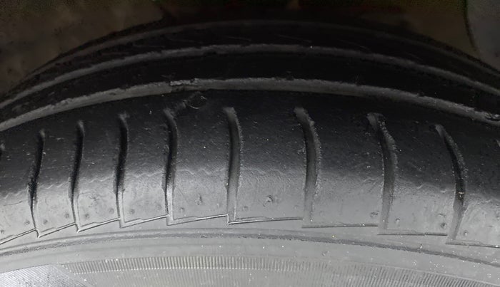 2021 Hyundai AURA S 1.2, Petrol, Manual, 39,462 km, Right Front Tyre Tread