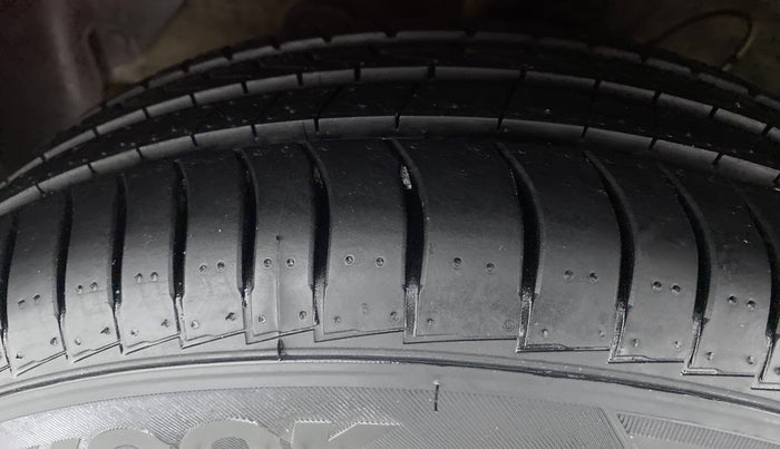 2021 Hyundai AURA S 1.2, Petrol, Manual, 39,462 km, Left Front Tyre Tread