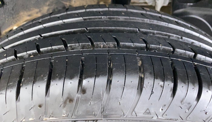 2021 Renault Duster RXS 106 PS MT, Petrol, Manual, 90 km, Left Rear Tyre Tread