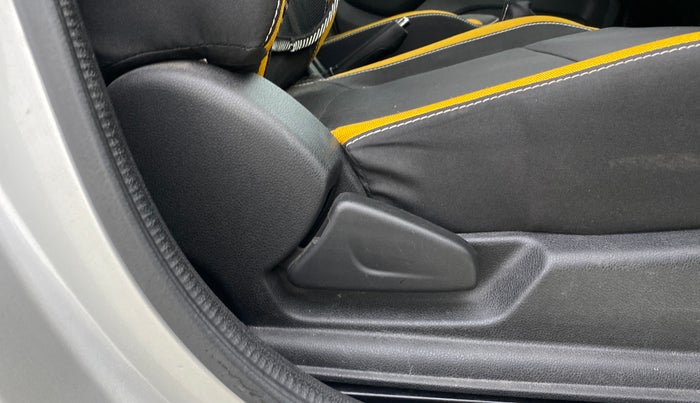 2022 Renault Kwid CLIMBER MT 1.0, Petrol, Manual, 10,708 km, Driver Side Adjustment Panel