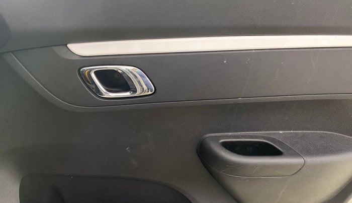 2022 Renault Kwid CLIMBER MT 1.0, Petrol, Manual, 10,708 km, Driver Side Door Panels Control