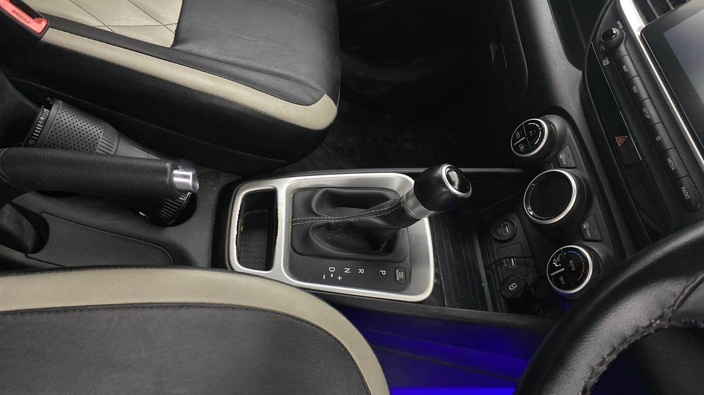 2019 Hyundai VENUE SX PLUS 1.0 TURBO DCT, Petrol, Automatic, 63,610 km, Gear Lever