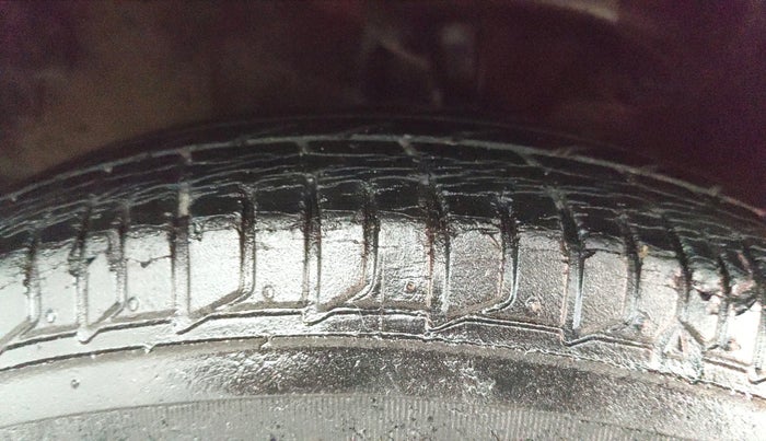 2013 Hyundai i10 SPORTZ 1.2 AT, Petrol, Automatic, 33,284 km, Left Front Tyre Tread