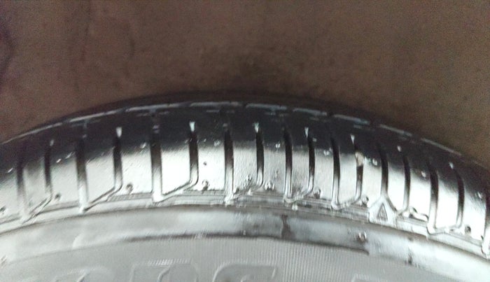 2013 Hyundai i10 SPORTZ 1.2 AT, Petrol, Automatic, 33,284 km, Right Rear Tyre Tread