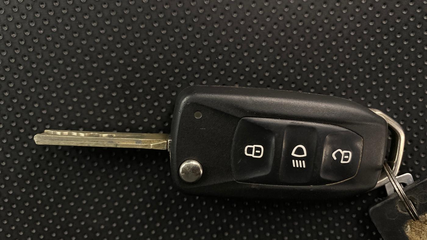 2022 Tata NEXON XMA SUNROOF PETROL, Petrol, Automatic, 35,685 km, Key Close Up