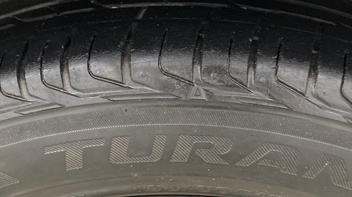 2022 Tata NEXON XMA SUNROOF PETROL, Petrol, Automatic, 35,685 km, Right Front Tyre Tread