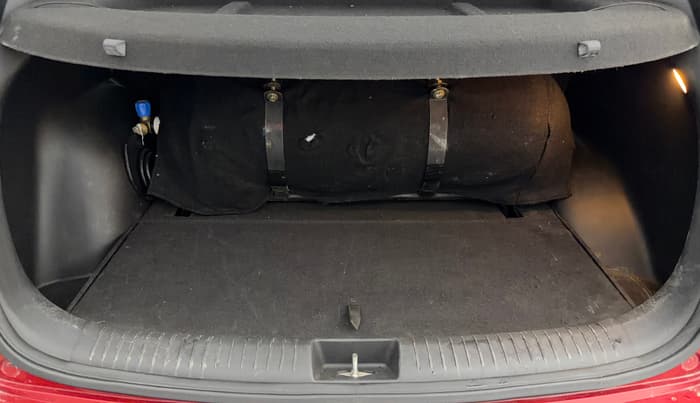 2016 Hyundai Creta SX PLUS AT 1.6 PETROL, CNG, Automatic, 67,233 km, Boot Inside
