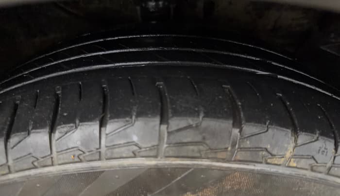 2016 Hyundai Creta SX PLUS AT 1.6 PETROL, CNG, Automatic, 67,233 km, Right Front Tyre Tread