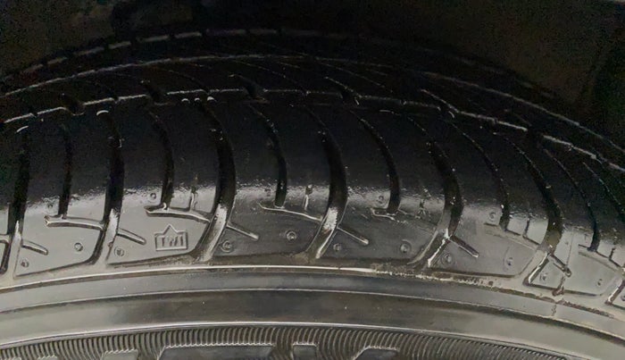 2018 Maruti Celerio VXI (O) CNG, CNG, Manual, 75,971 km, Left Rear Tyre Tread