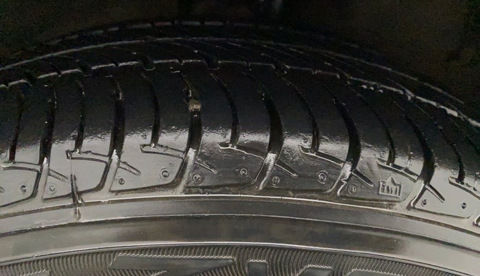 2018 Maruti Celerio VXI (O) CNG, CNG, Manual, 75,971 km, Right Rear Tyre Tread