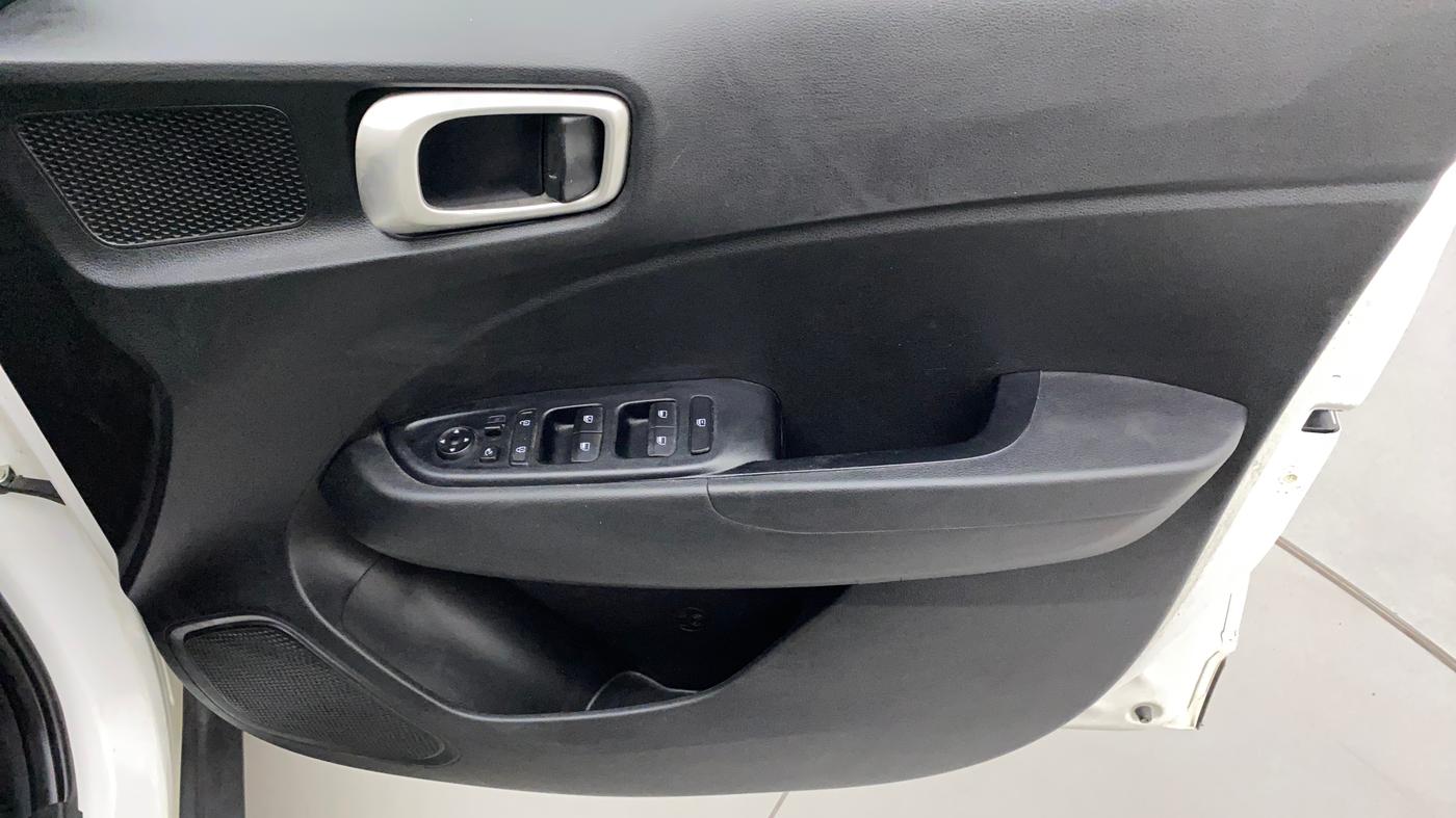 2019 Hyundai VENUE SX PLUS 1.0 TURBO DCT, Petrol, Automatic, 43,611 km, Driver Side Door Panels Control