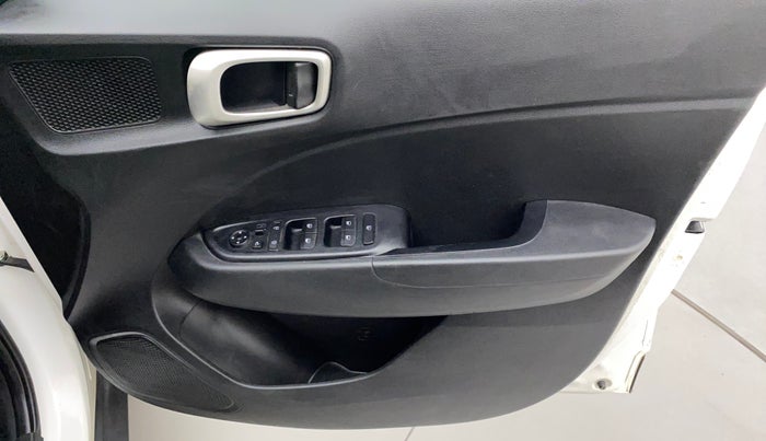 2019 Hyundai VENUE SX PLUS 1.0 TURBO DCT, Petrol, Automatic, 43,611 km, Driver Side Door Panels Control