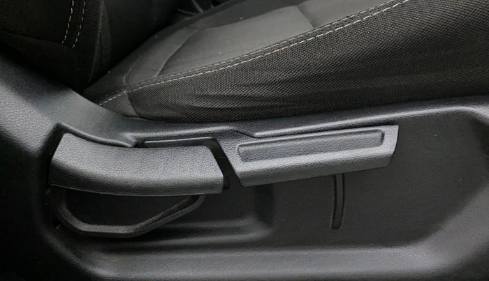2019 Hyundai VENUE SX PLUS 1.0 TURBO DCT, Petrol, Automatic, 43,611 km, Driver Side Adjustment Panel