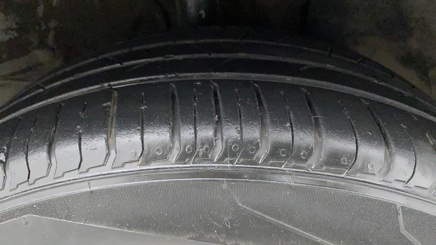 2019 Hyundai VENUE SX PLUS 1.0 TURBO DCT, Petrol, Automatic, 43,611 km, Right Front Tyre Tread