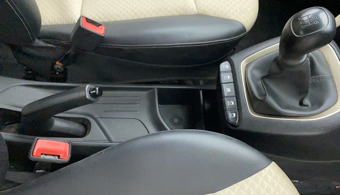 2019 Hyundai NEW SANTRO ASTA 1.1 MT, Petrol, Manual, 31,933 km, Gear Lever
