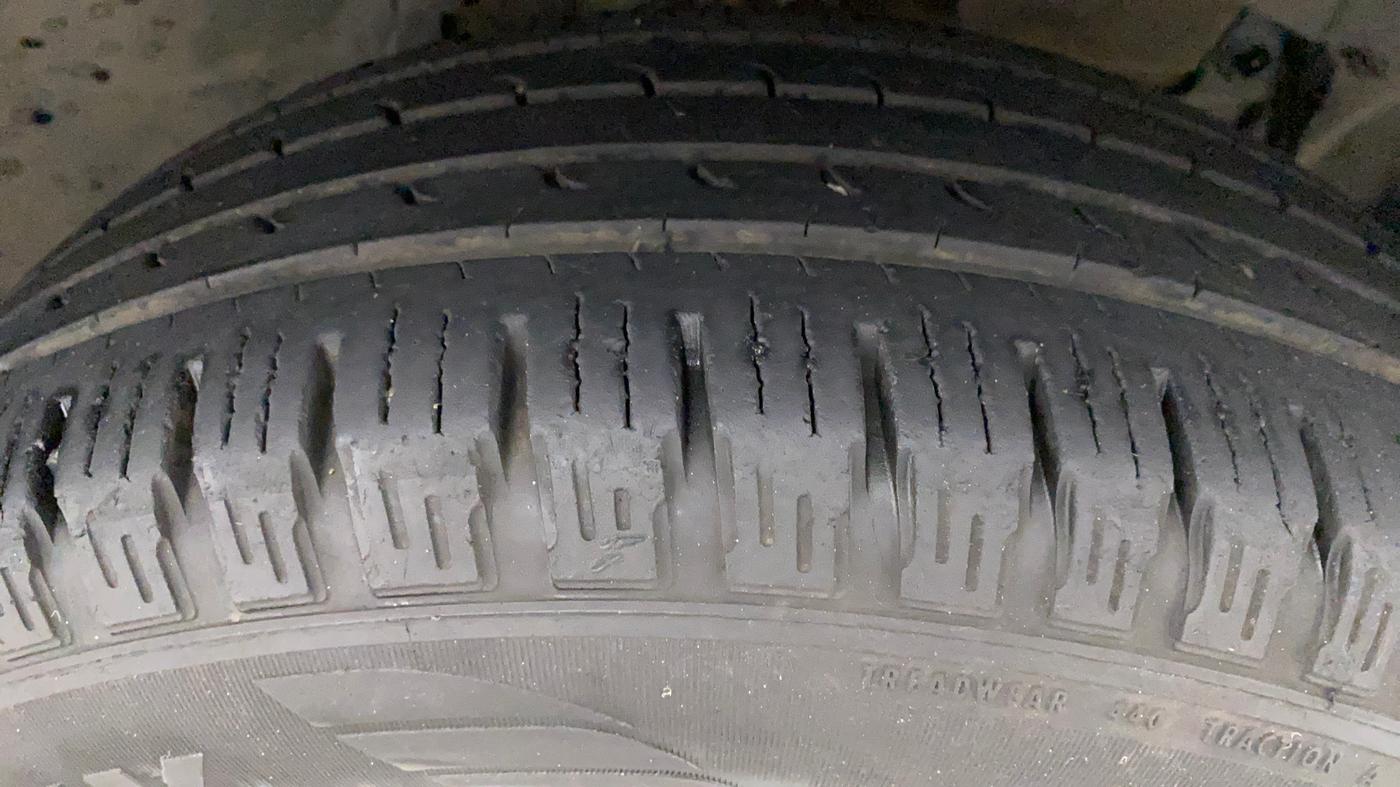 2013 Renault Duster 85 PS RXL DIESEL, Diesel, Manual, 83,787 km, Right Front Tyre Tread
