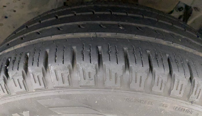 2013 Renault Duster 85 PS RXL DIESEL, Diesel, Manual, 83,787 km, Right Front Tyre Tread