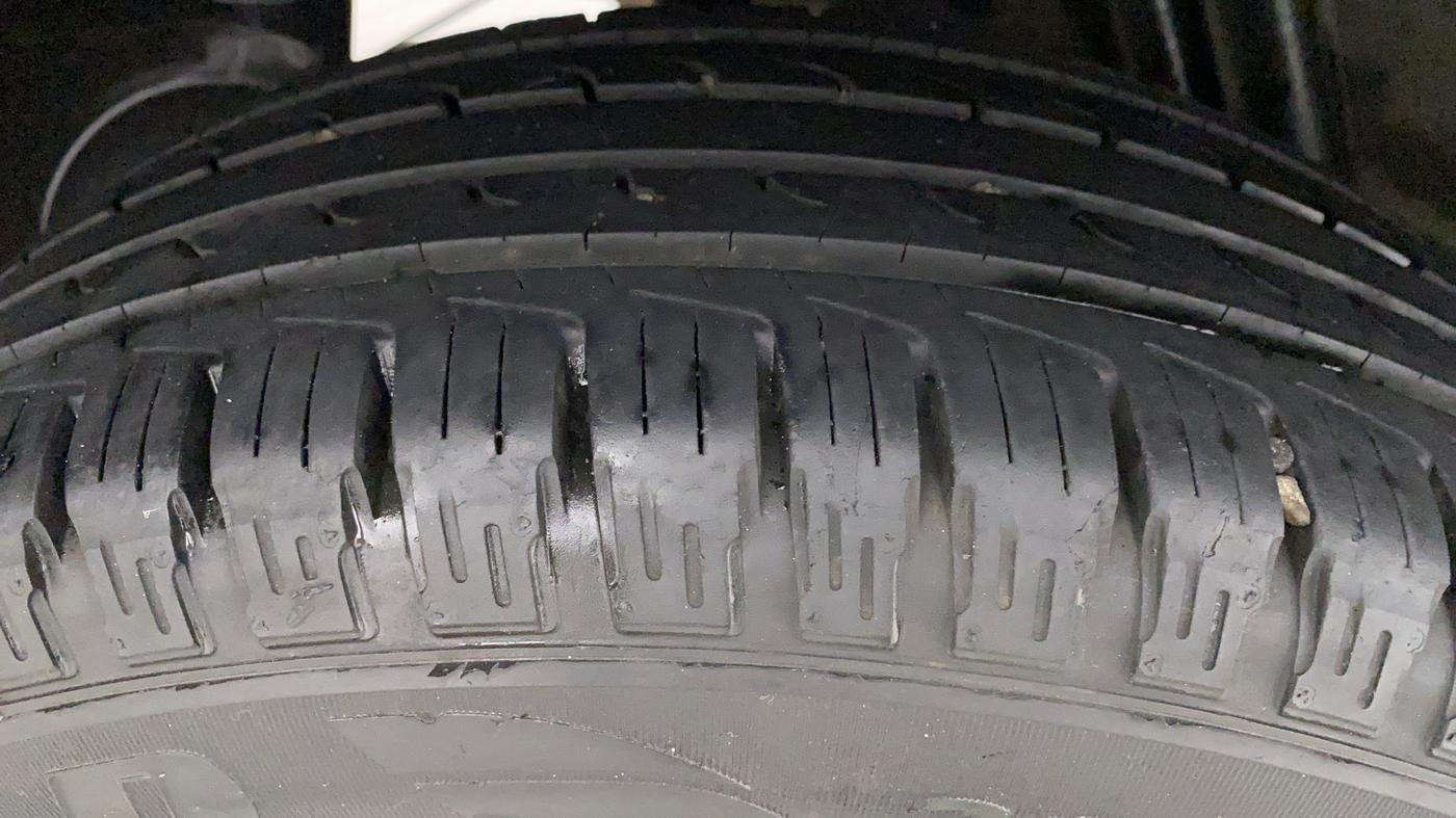 2013 Renault Duster 85 PS RXL DIESEL, Diesel, Manual, 83,787 km, Right Rear Tyre Tread
