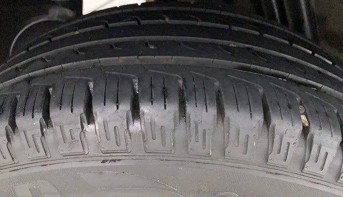 2013 Renault Duster 85 PS RXL DIESEL, Diesel, Manual, 83,787 km, Right Rear Tyre Tread