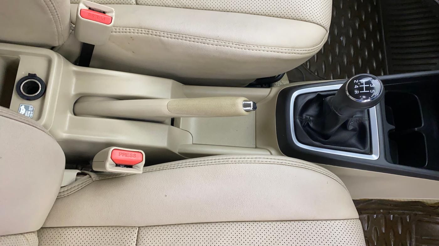 2018 Maruti Dzire ZXI, Petrol, Manual, 97,304 km, Gear Lever
