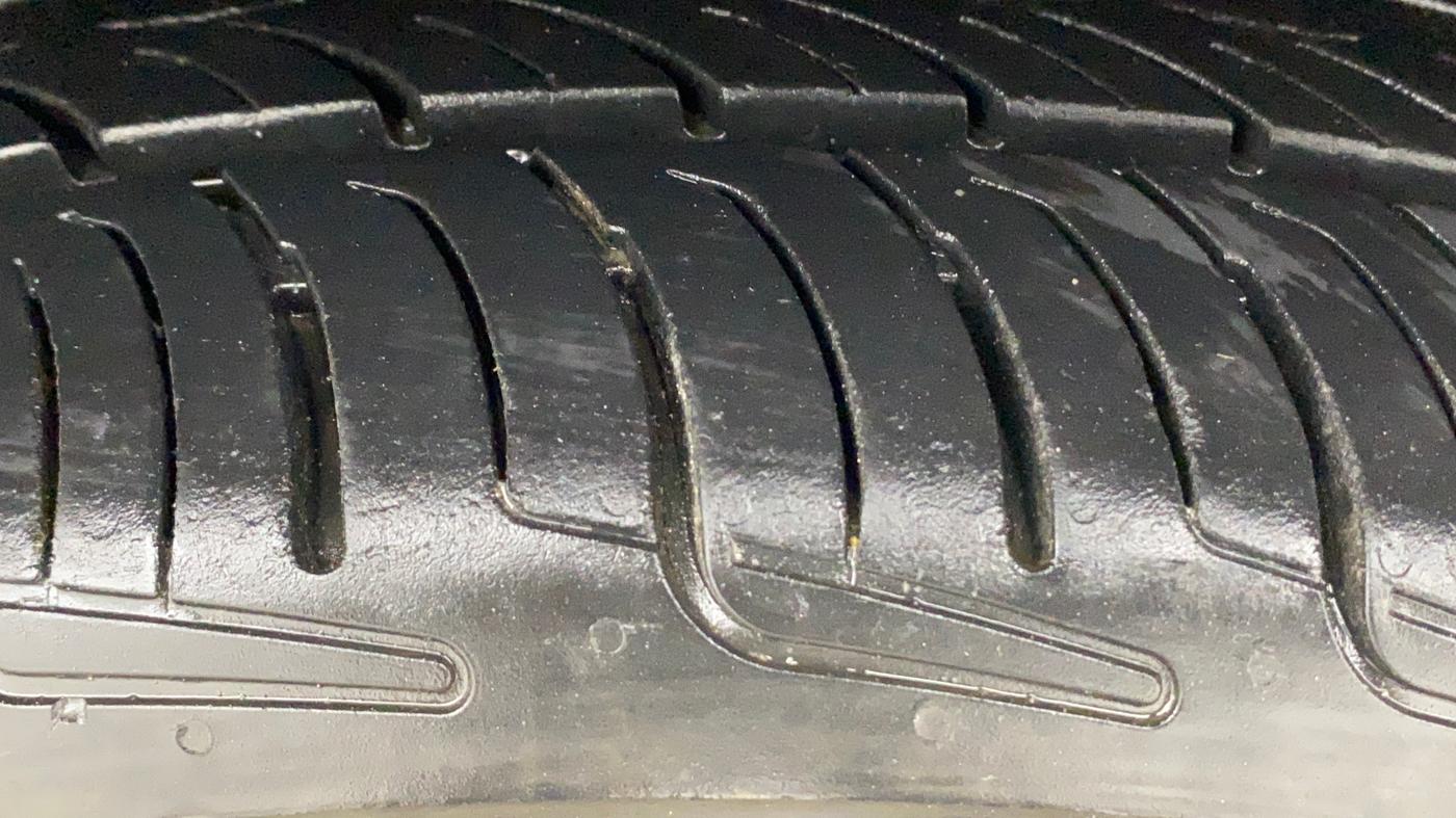 2018 Maruti Dzire ZXI, Petrol, Manual, 97,304 km, Left Rear Tyre Tread