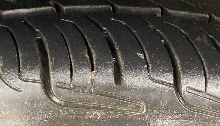 2018 Maruti Dzire ZXI, Petrol, Manual, 97,304 km, Right Rear Tyre Tread