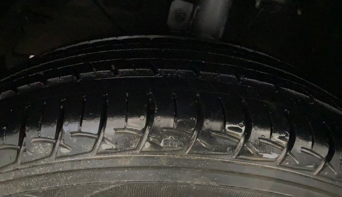 2016 Maruti Baleno DELTA PETROL 1.2, Petrol, Manual, 36,871 km, Left Front Tyre Tread