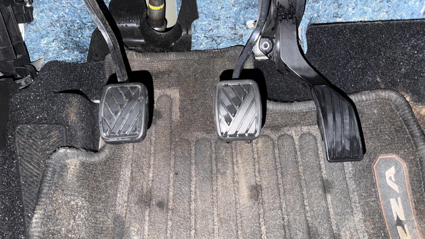2023 Maruti BREZZA ZXI + SMART HYBRID, Petrol, Manual, 34,825 km, Pedals