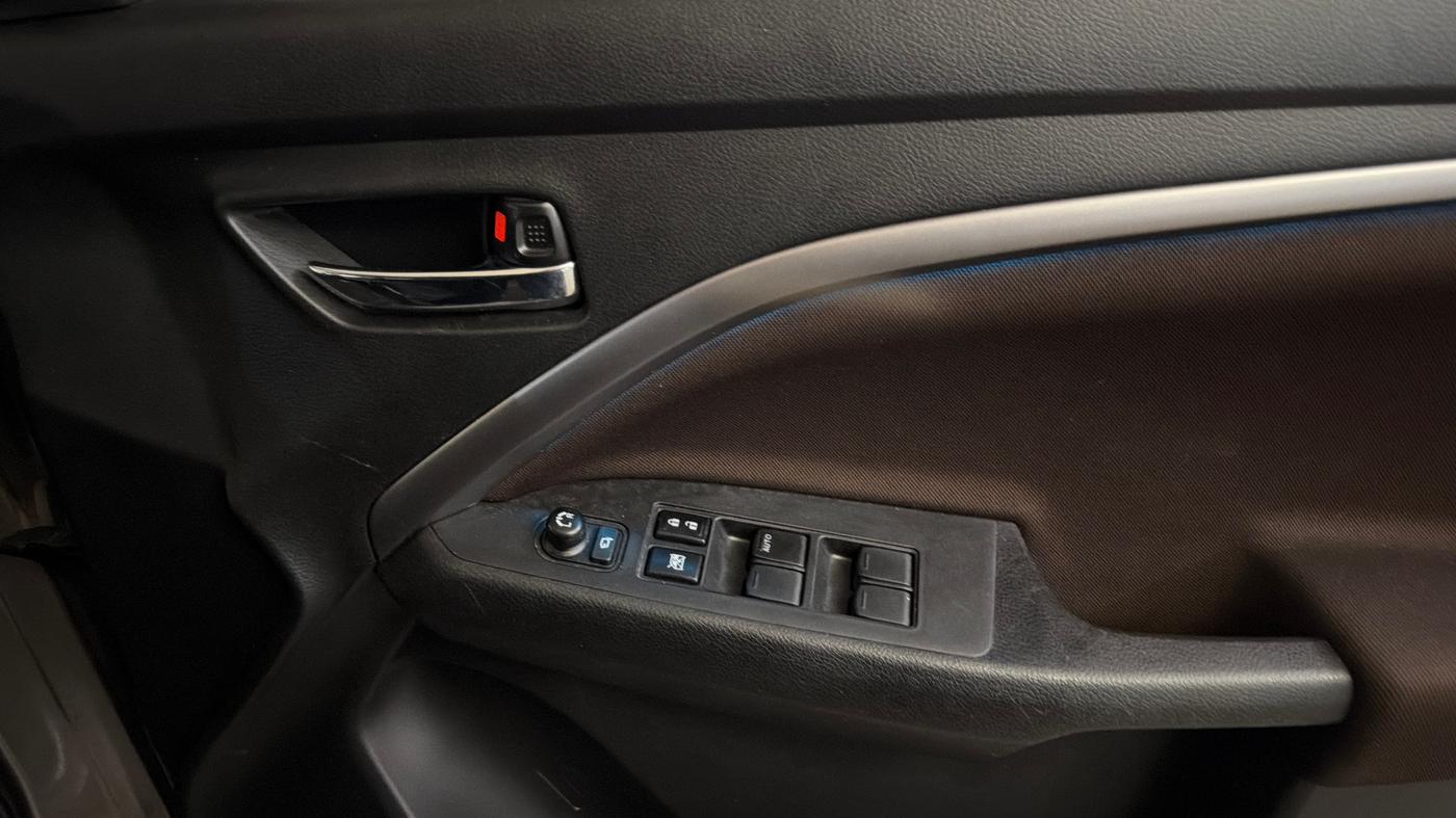 2023 Maruti BREZZA ZXI + SMART HYBRID, Petrol, Manual, 34,825 km, Driver Side Door Panels Control