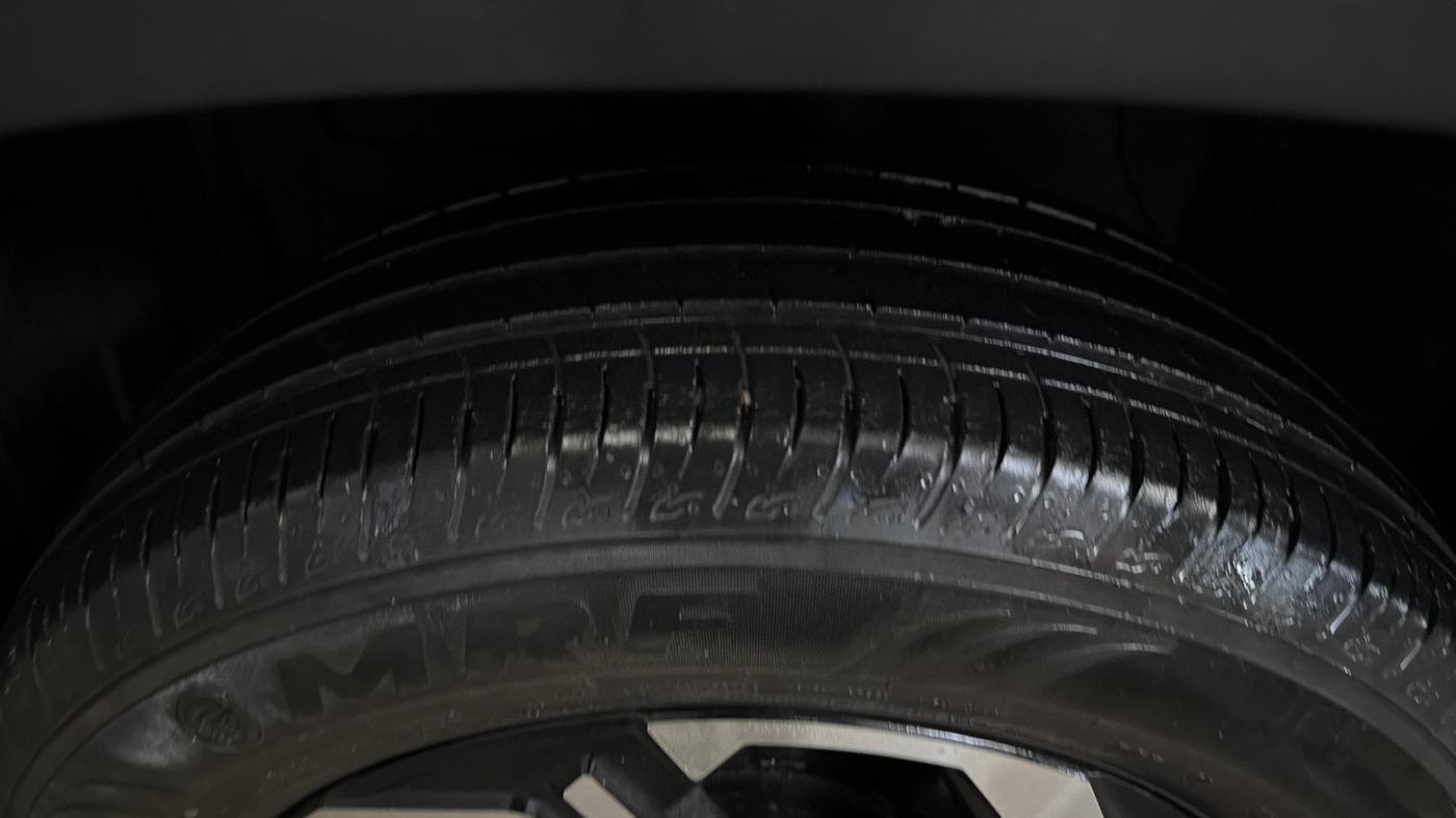 2023 Maruti BREZZA ZXI + SMART HYBRID, Petrol, Manual, 34,825 km, Left Front Tyre Tread