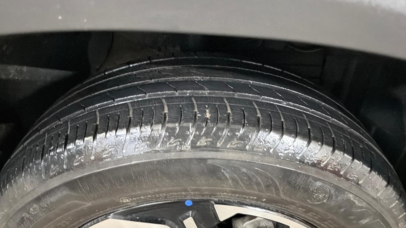 2023 Maruti BREZZA ZXI + SMART HYBRID, Petrol, Manual, 34,825 km, Right Front Tyre Tread