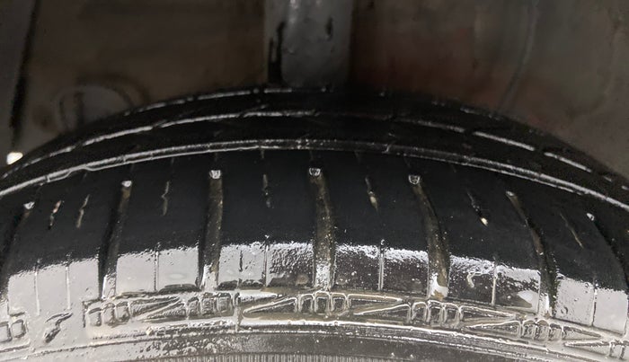 2016 Hyundai Xcent S AT 1.2, Petrol, Automatic, 42,241 km, Right Rear Tyre Tread